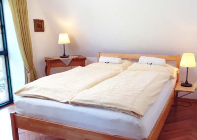 Ferienwohnung Blütenpracht Schlafzimmer